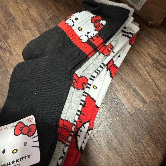 Hello Kitty Valentines Sock Pack - Picture 3 of 3